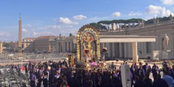 El Señor de los Milagros en la Plaza San Pedro – Roma